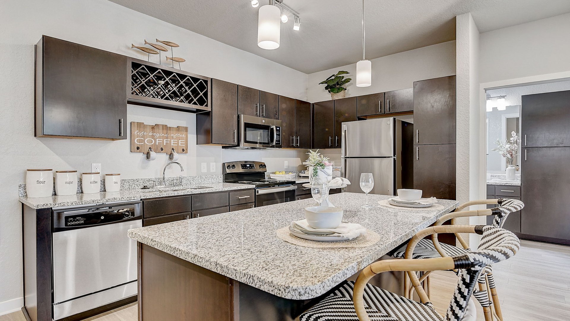 Photos & Virtual Tours Springs at Posner Park Apts